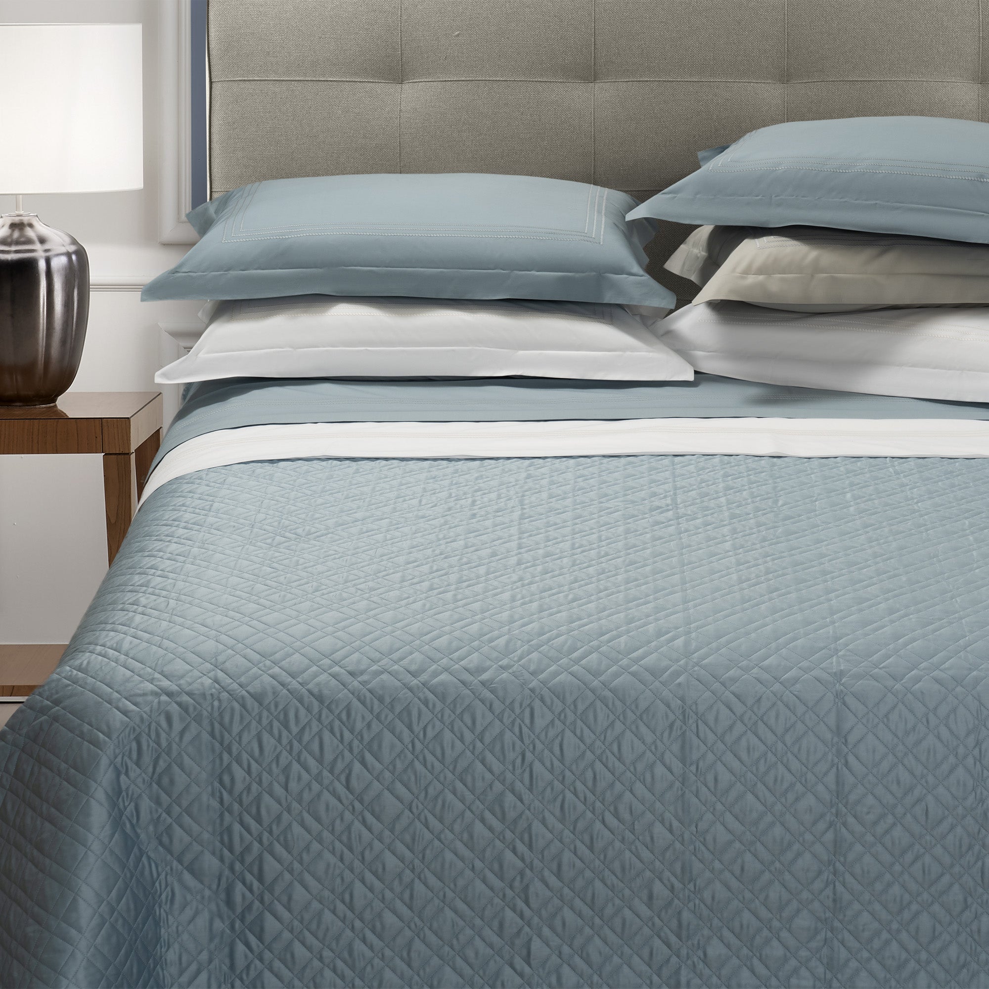 Completo Lenzuola in Percalle di Cotone con Cornici Ricamate - Eolie