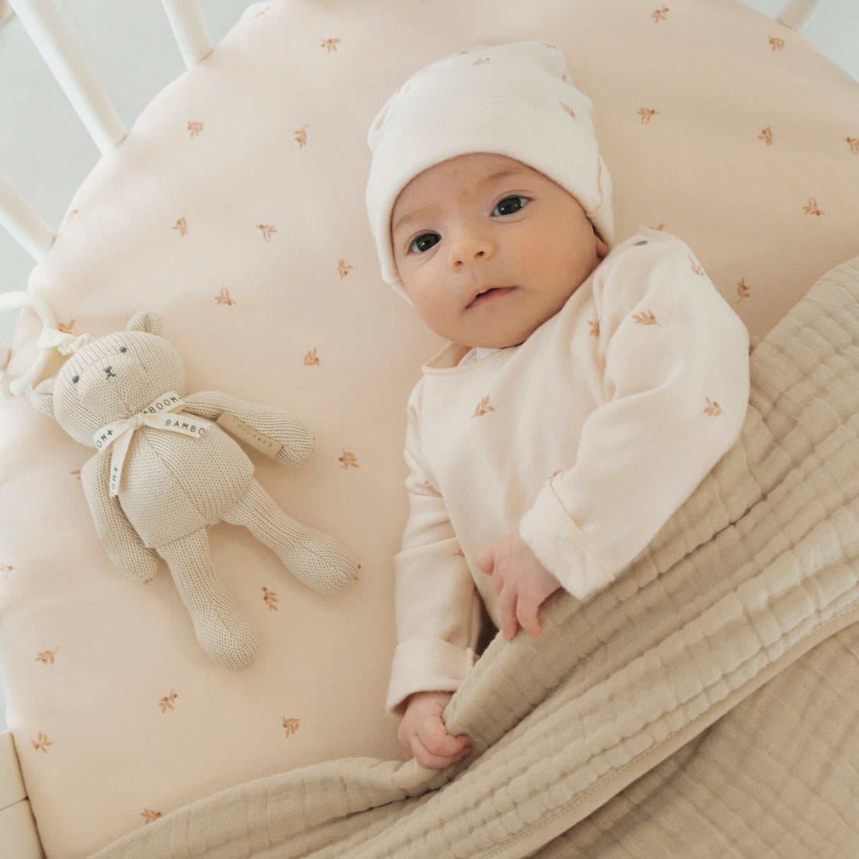 Giocattolo Sensoriale in Maglia di Bambù a Forma di Orsetto - Pull & Shake