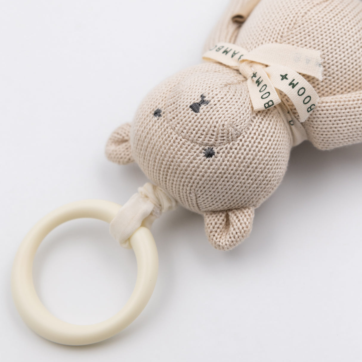 Giocattolo Sensoriale in Maglia di Bambù a Forma di Orsetto - Pull & Shake