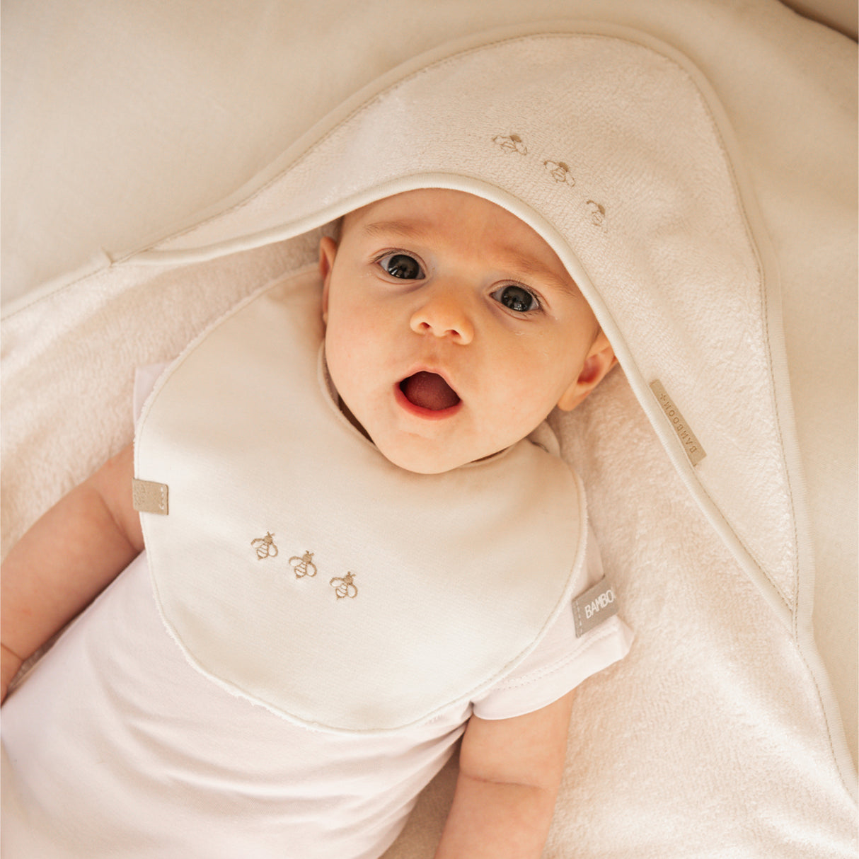 Set Asciugamano Triangolo e Guantino in Bambù Organico - Bees