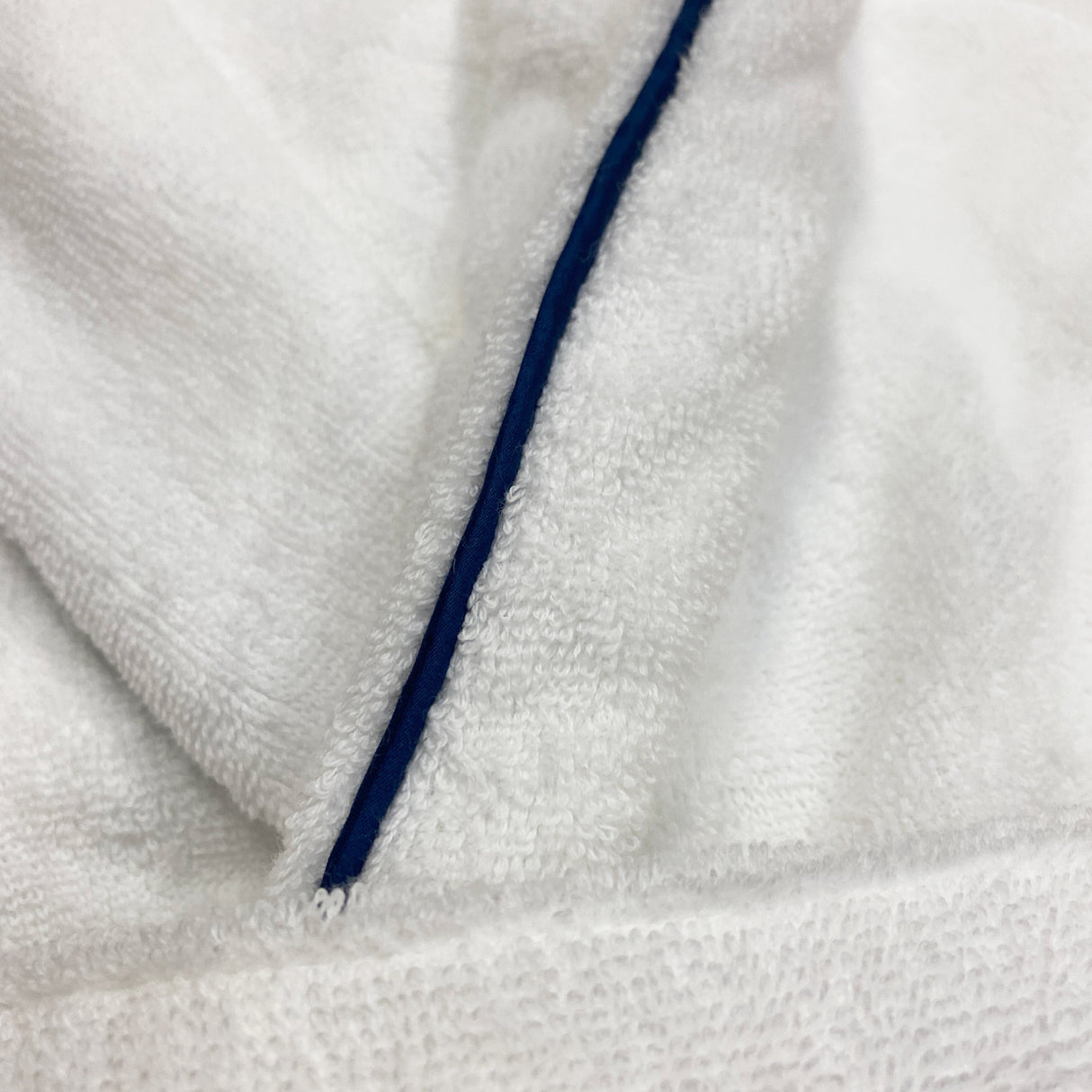 Accappatoio in Spugna di Cotone con Cappuccio e Doppio Cordonetto - Isola Accappatoio Fazzini Atelier