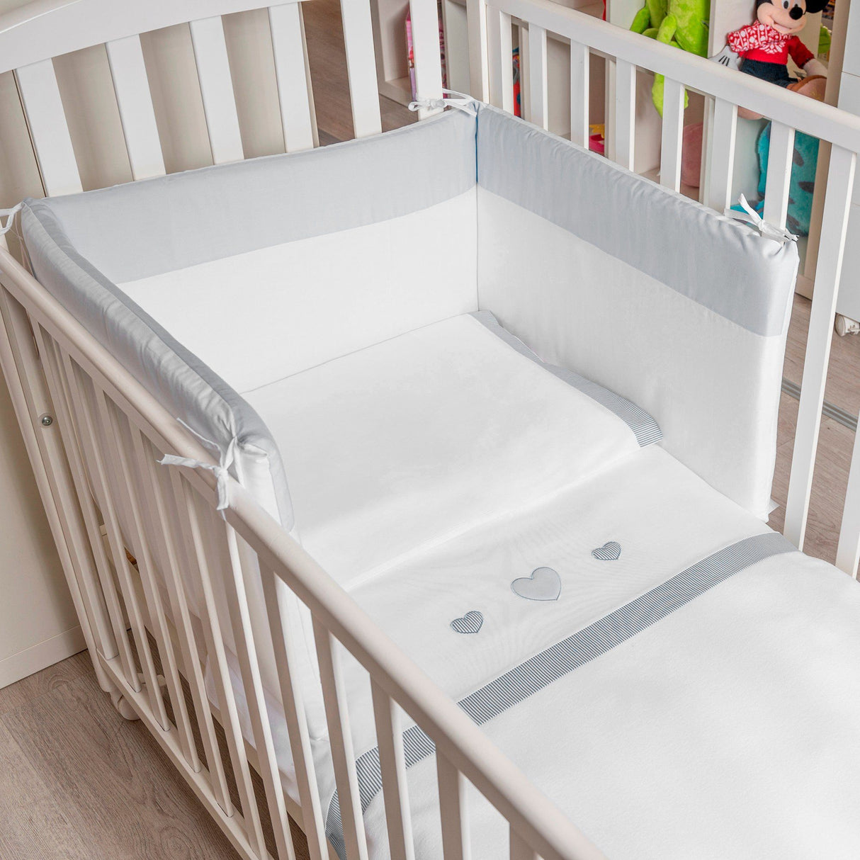 Completo Lenzuolino per Culla in Puro Cotone Ricamato - Aloy Completo Lenzuolino Lisola Baby