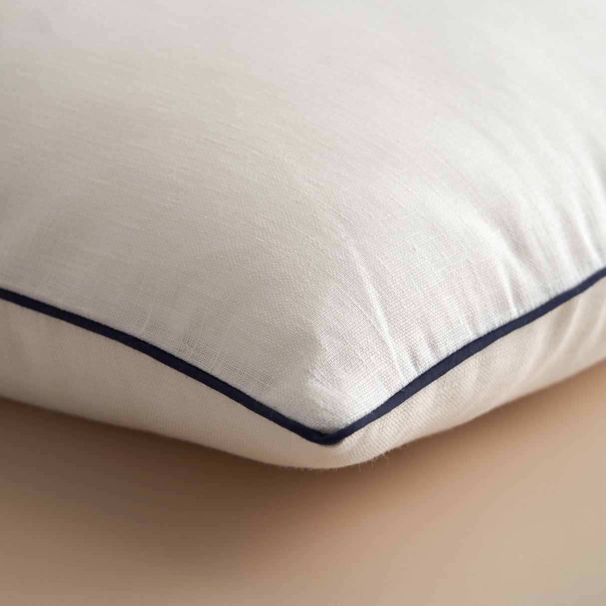 Cuscino Arredo Quadrato in Puro Lino con Ricamo - Milos Cuscini Arredo Biancoperla