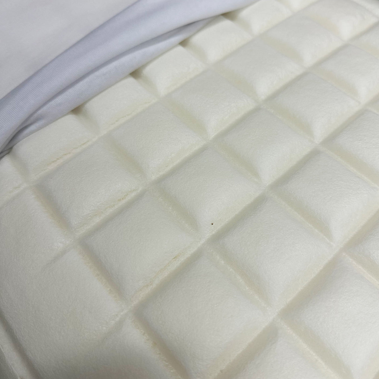 Guanciale in Memory Forato - Massaggiante Guanciale Lisola