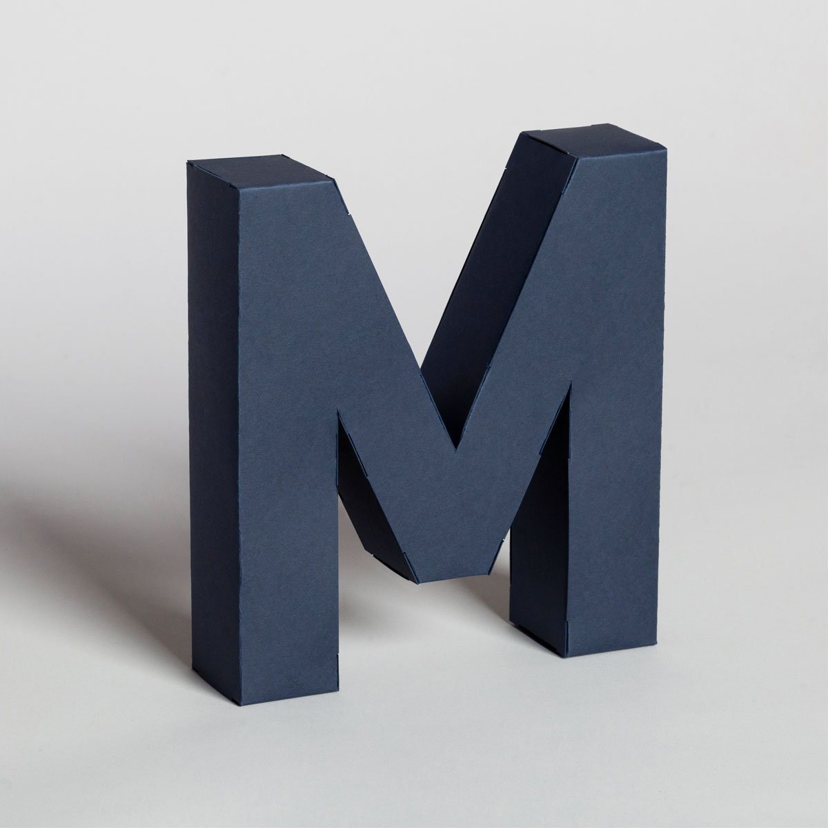 Lettera Decorativa Tridimensionale Carta da Montare - Papertype Lettera 3d Papertype M Blu