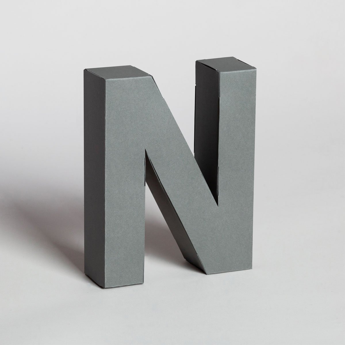 Lettera Decorativa Tridimensionale Carta da Montare - Papertype Lettera 3d Papertype N Grigio