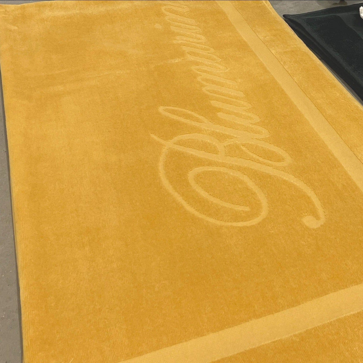 Telo Mare in Velour di Puro Cotone con Logo Cesellato - Pevero Telo Mare Blumarine