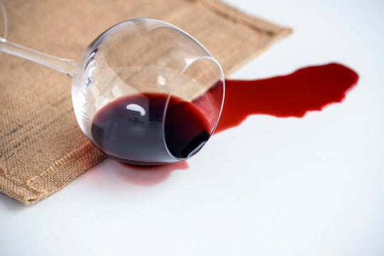 Cinque rimedi della nonna per togliere le macchie di vino rosso