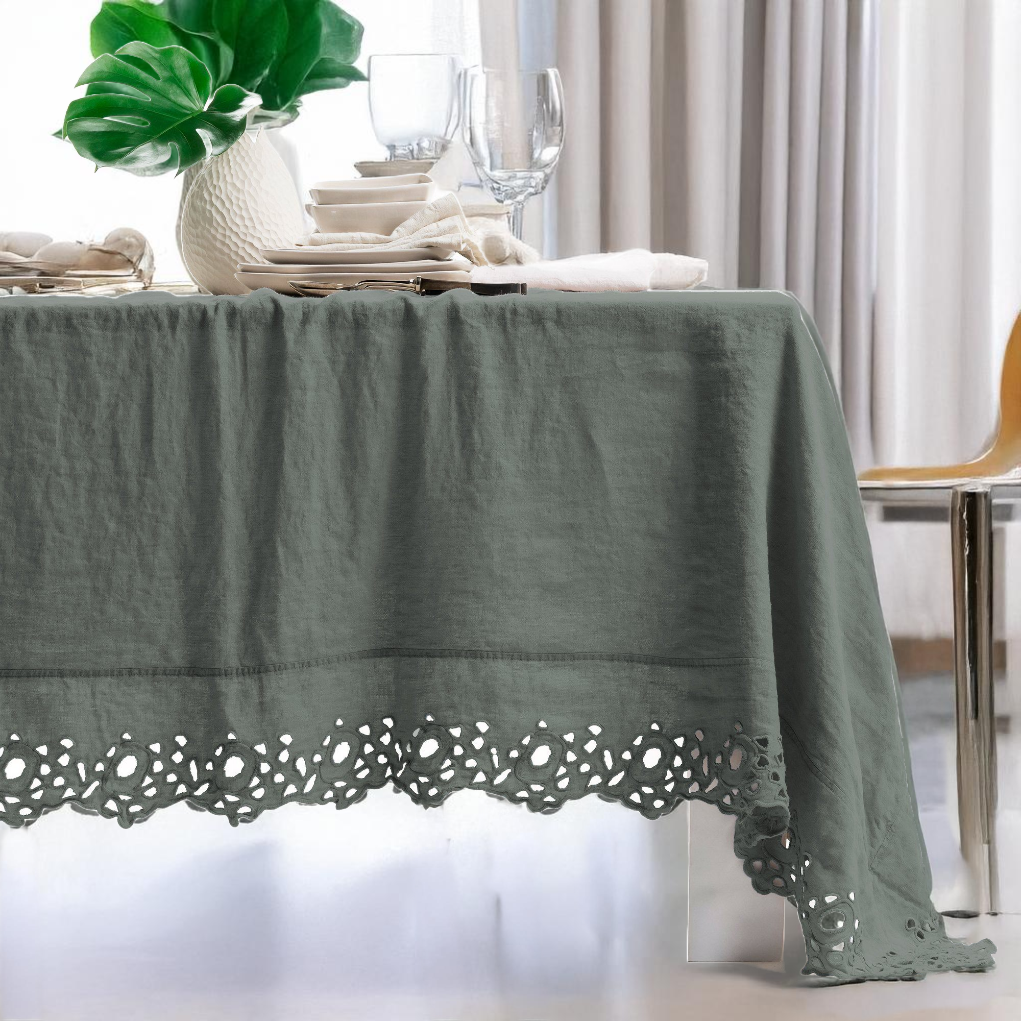 Tovaglia in puro Lino Stonewashed con balza ricamata - Cerchi