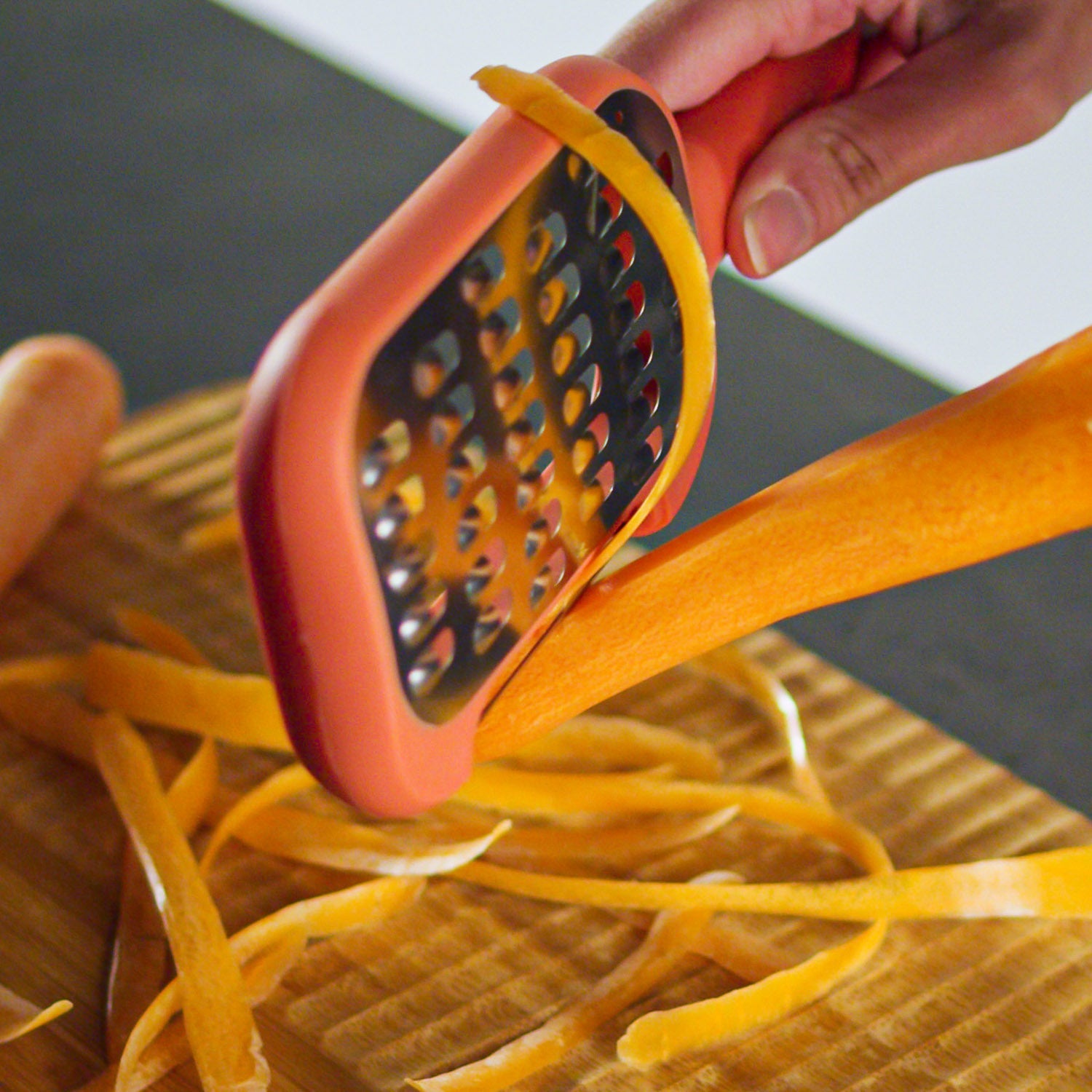 Grattugia Verdure con Peeler Integrato - Peel & Grate Grattugia Trebonn 