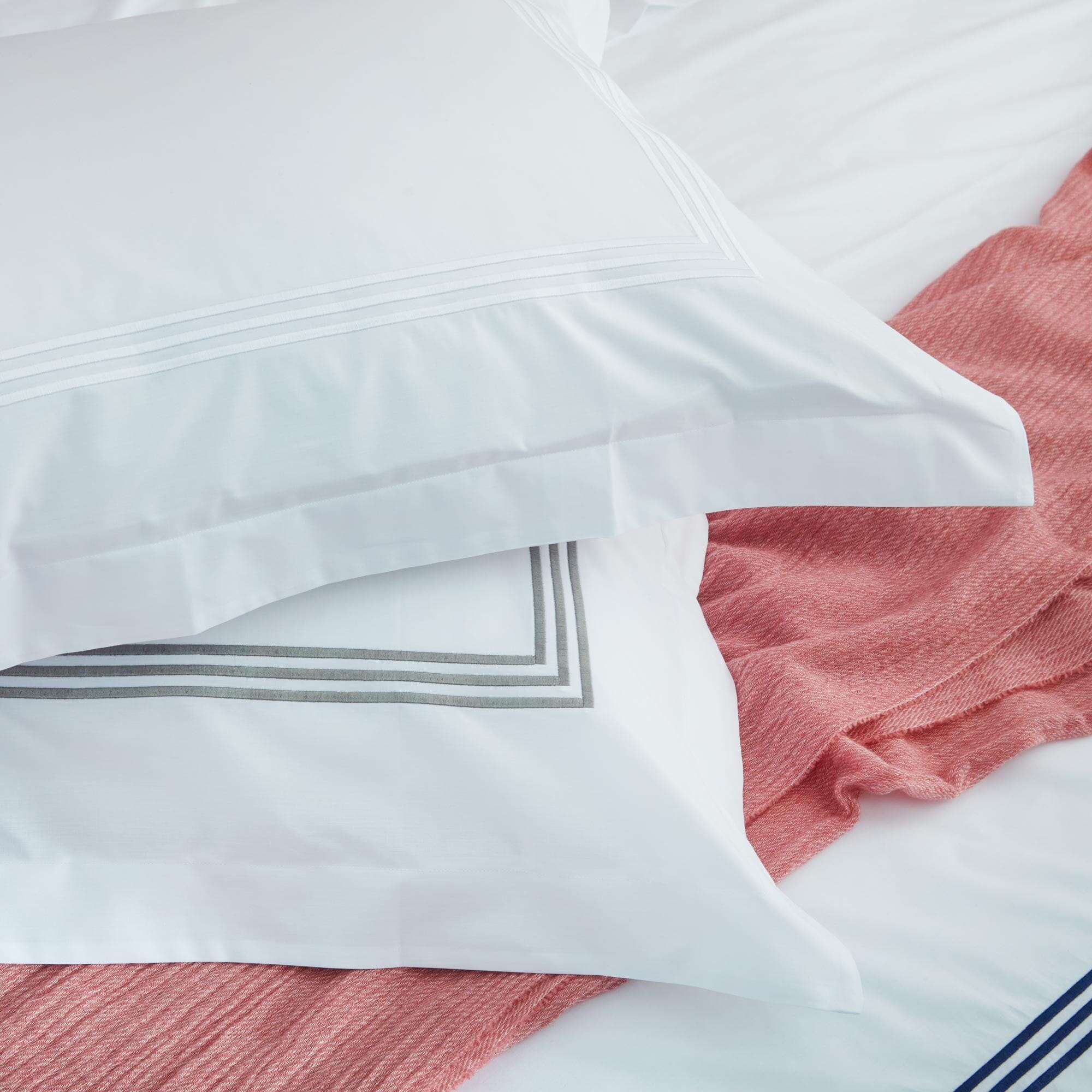Alpes Blanc Copripiumino King Size 280x240 Cm In Percalle Di Cotone - 100% Cotone, 80 Fili, Con 2 Federe 65x65 Cm, Easy Care